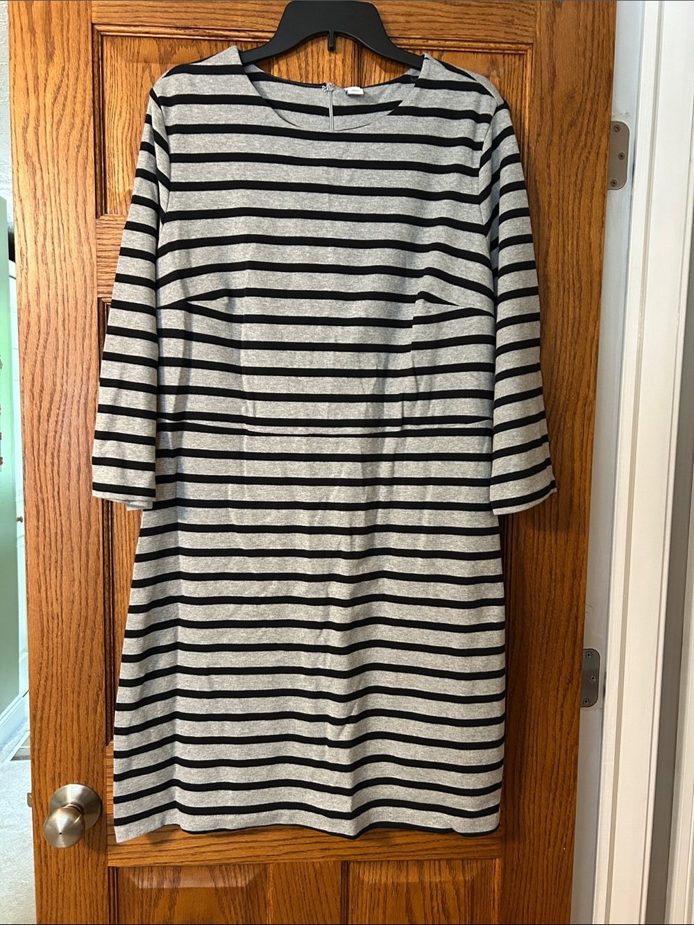 Old Navy Gray and Black Striped Long-Sleeve Shift Dress
